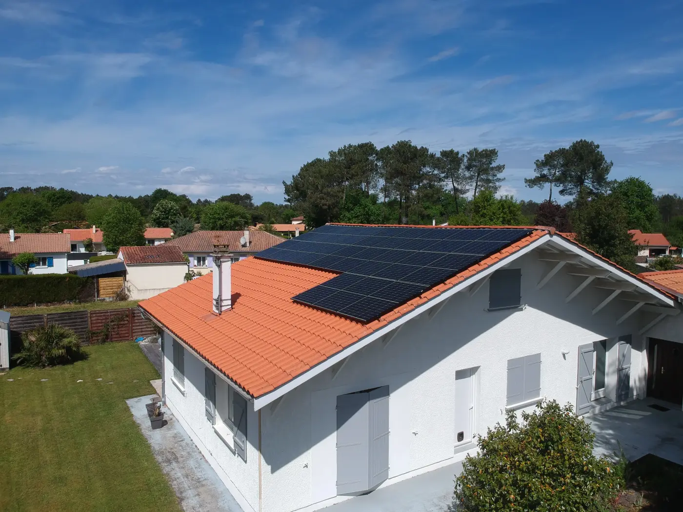 Installation de panneaux solaires Le Solarman : Toiture en tuiles · Gironde
